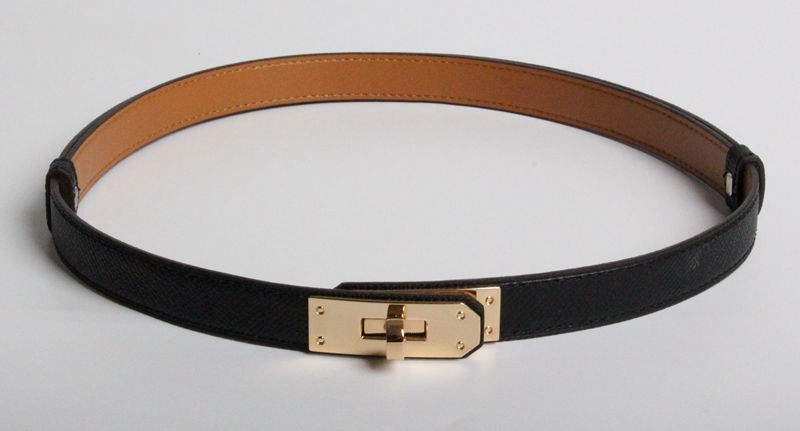 Sophistication and glamour: Slim leather belt with adjustable buckle.