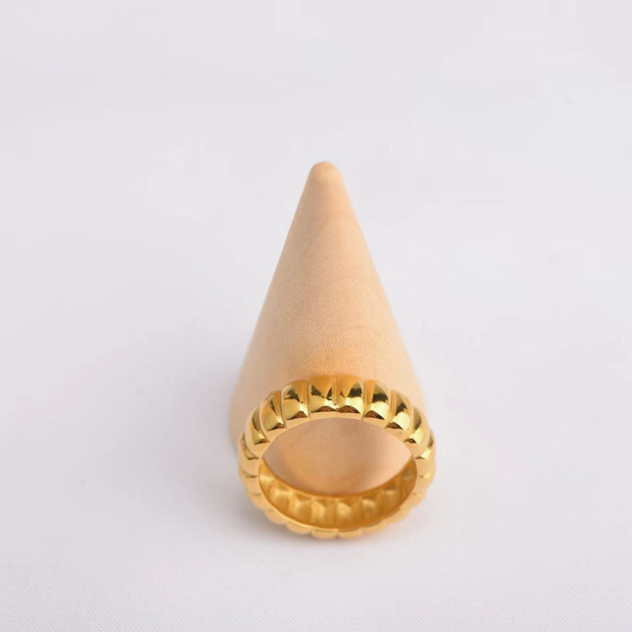 European Retro Wave Texture Curved Ring. Jewelry and fashion design