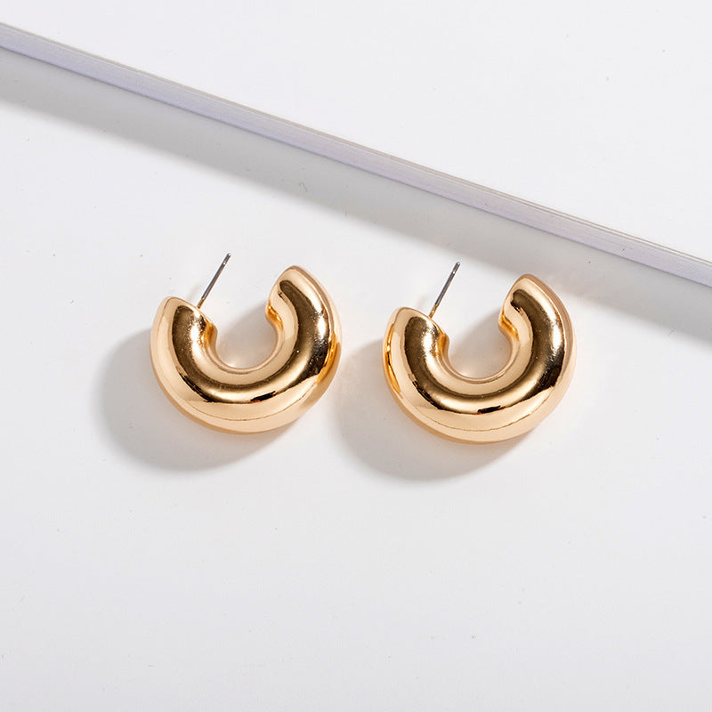 Lightweight and thick open hoop earrings for women. fashion jewelry