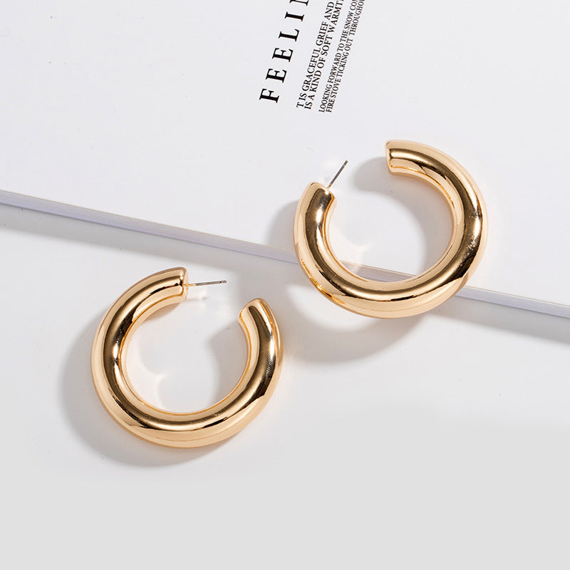 Lightweight and thick open hoop earrings for women. fashion jewelry