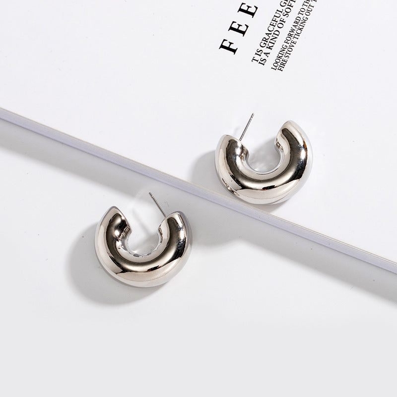 Lightweight and thick open hoop earrings for women. fashion jewelry