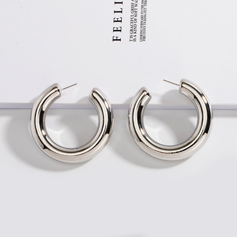 Lightweight and thick open hoop earrings for women. fashion jewelry