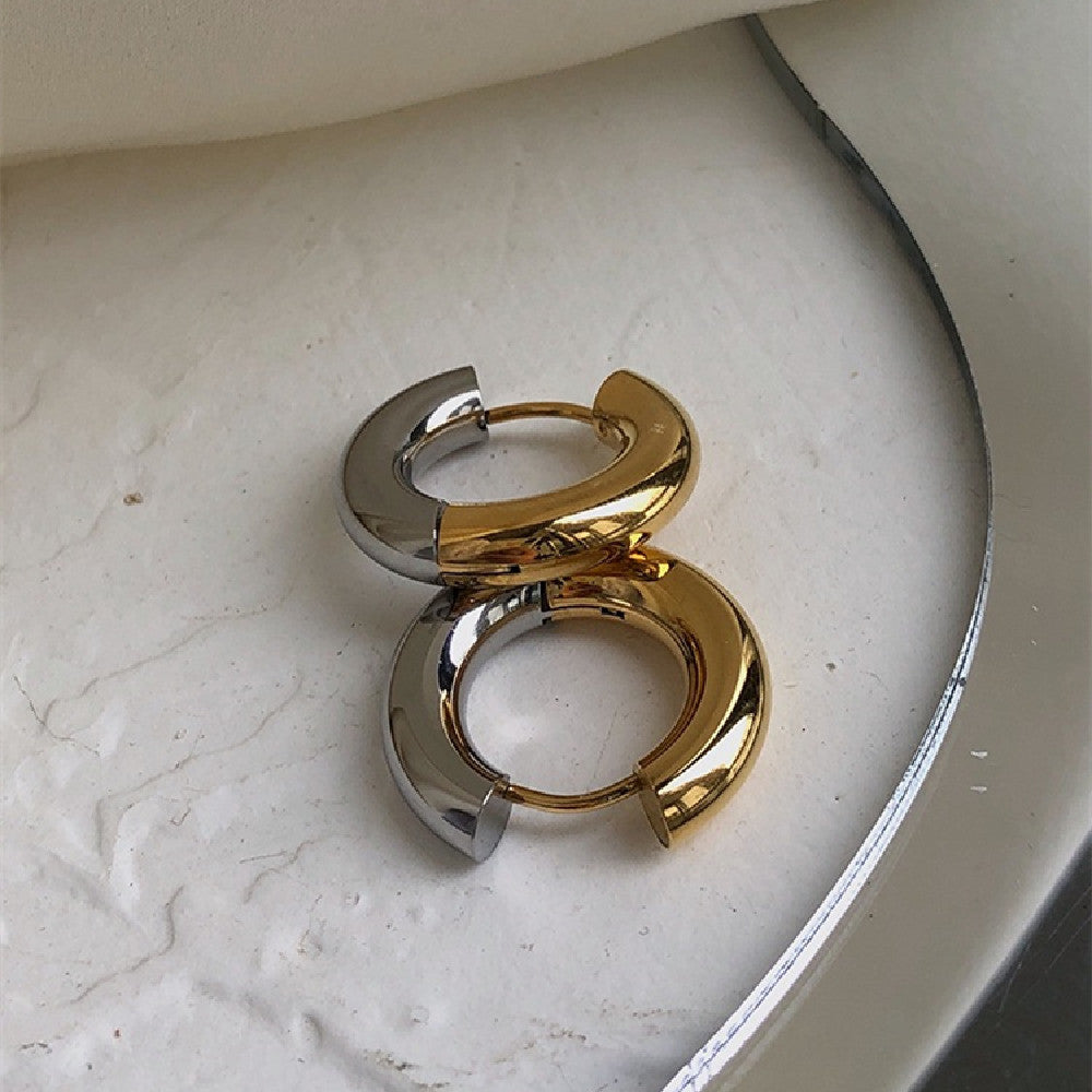 Minimalist hoops: Discover our new collection.