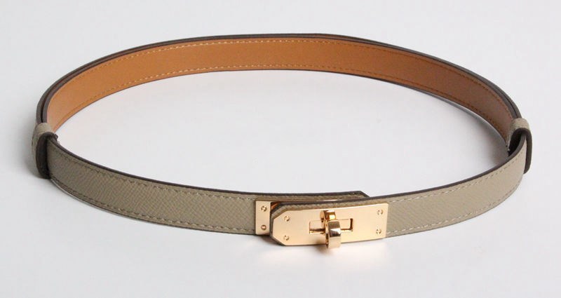 Sophistication and glamour: Slim leather belt with adjustable buckle.