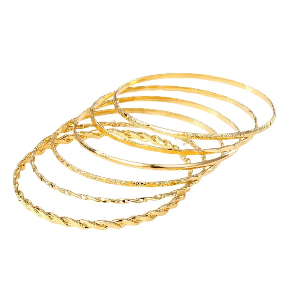 Fashionable women's bracelets: The latest trends at your fingertips.
