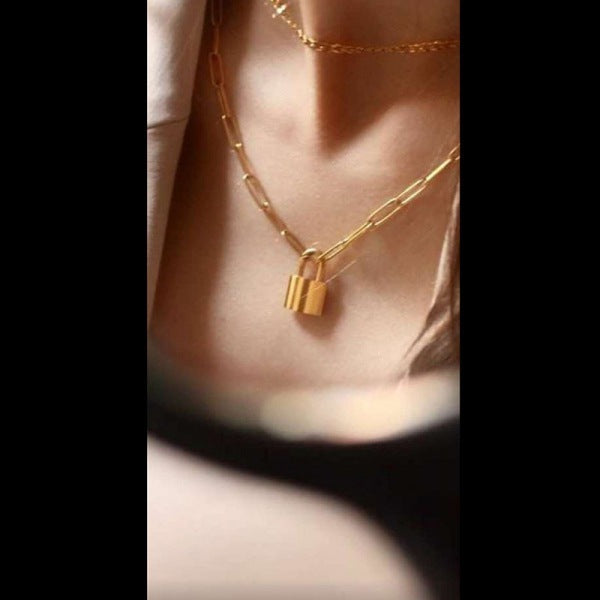 Give a Padlock Necklace and surprise your loved ones. Stainless Steel Pendant Chain