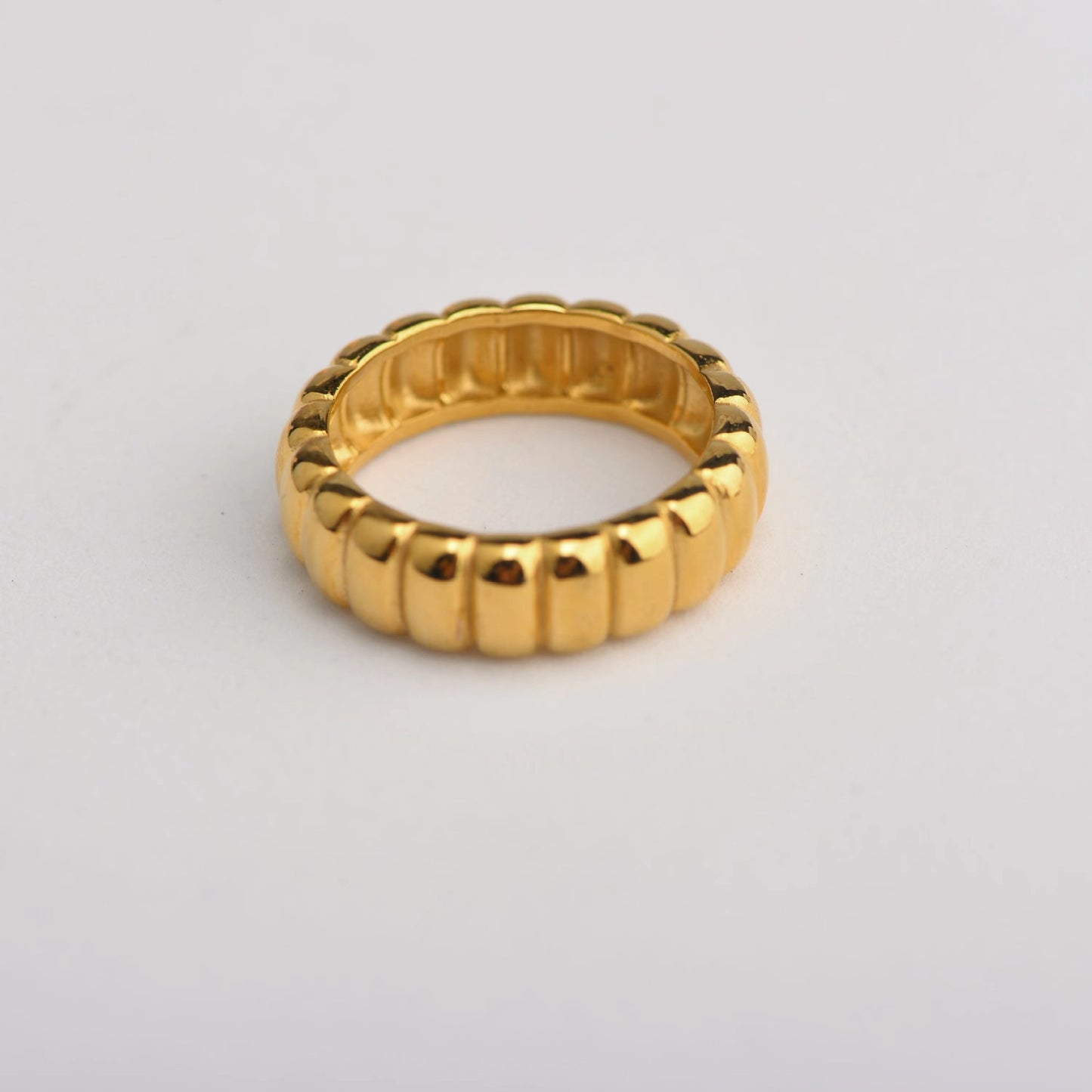 European Retro Wave Texture Curved Ring. Jewelry and fashion design