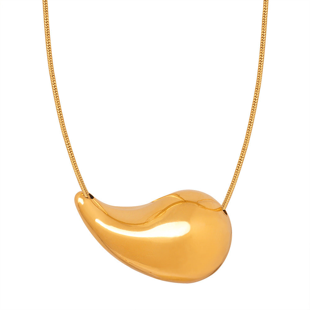 Drop necklace: A unique jewel for a unique woman.