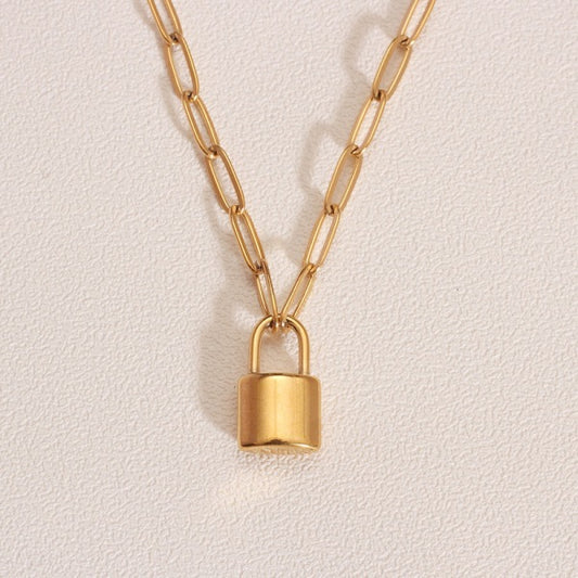 Give a Padlock Necklace and surprise your loved ones. Stainless Steel Pendant Chain