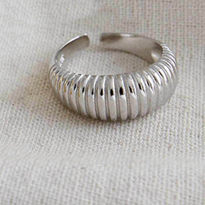 Perfect geometry for your hand: Minimalist and sophisticated rings.