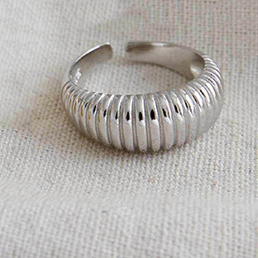 Perfect geometry for your hand: Minimalist and sophisticated rings.