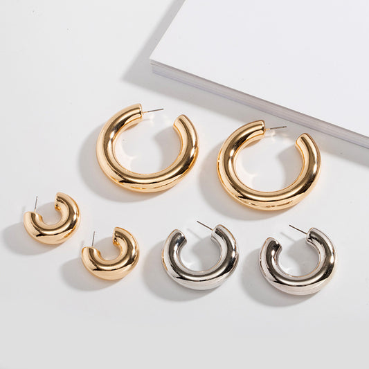 Lightweight and thick open hoop earrings for women. fashion jewelry