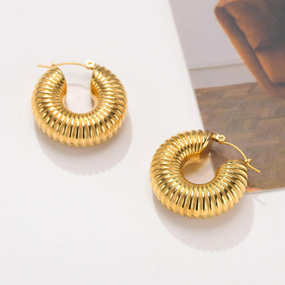 Aretes de aro grueso: ¡Atrevete a brillar!