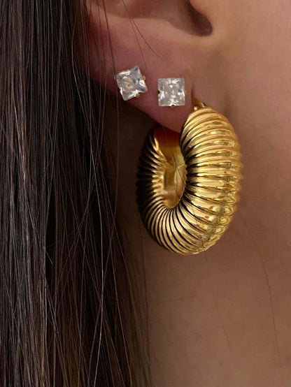 Aretes de aro grueso: ¡Atrevete a brillar!