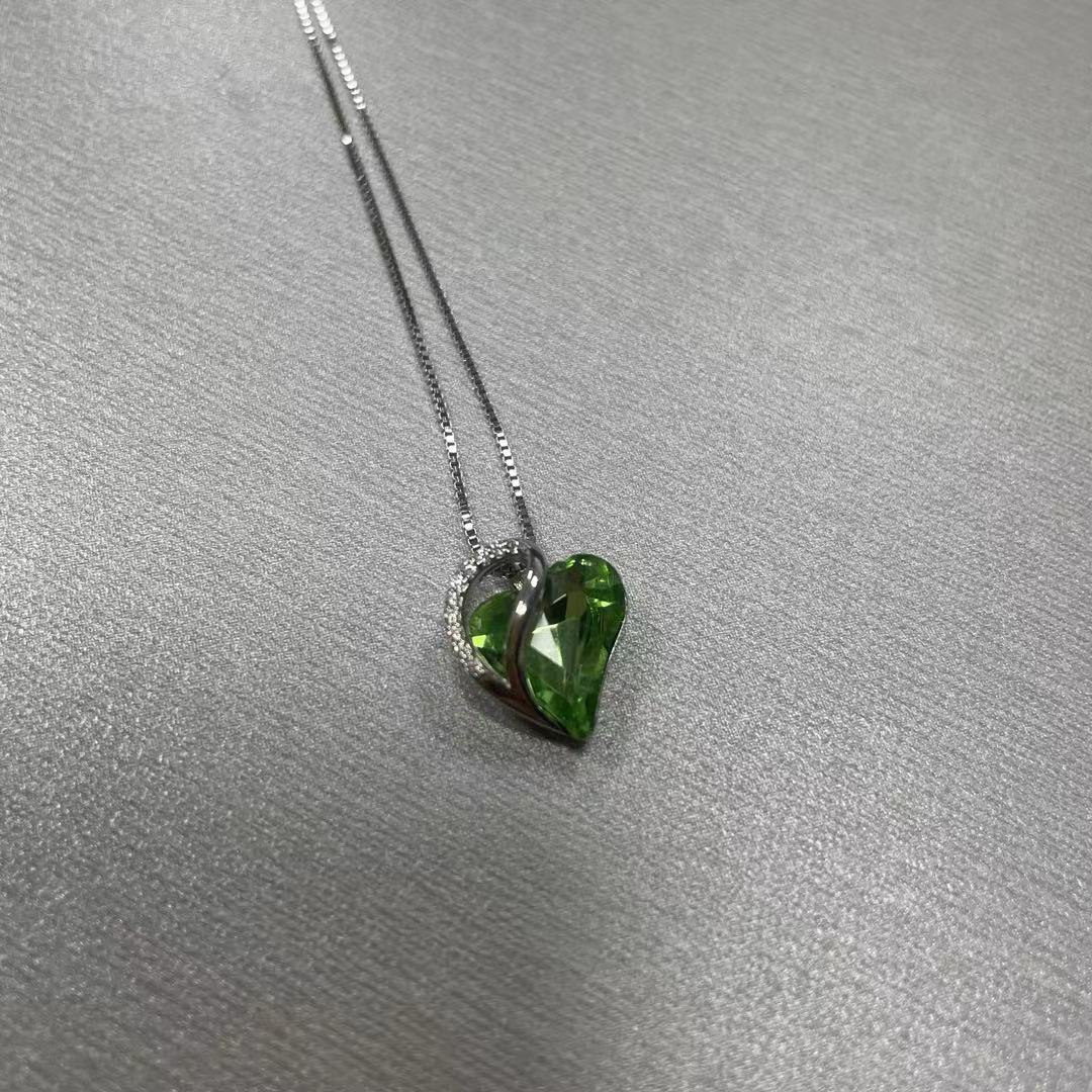 Amor eterno: Un collar con dije de corazón infinito para simbolizar tu amor eterno.