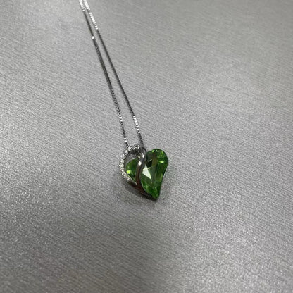 Amor eterno: Un collar con dije de corazón infinito para simbolizar tu amor eterno.